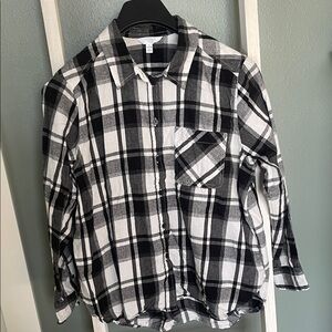 Time and Tru Black and White Plaid Women's Button Down Shirt